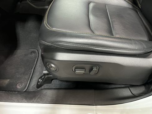 Certified 2025 Jeep Gladiator Sport AWD/4WD image 19