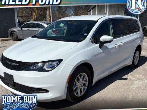 Used 2023 Chrysler Voyager LX FWD image 1