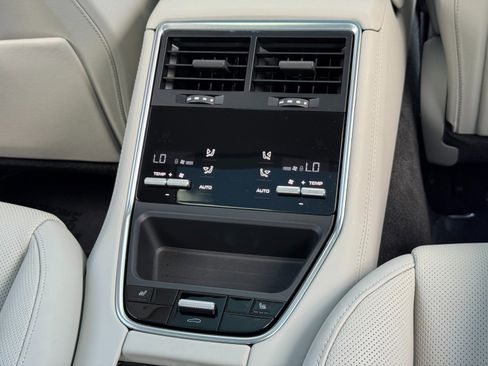 Used 2023 Porsche Panamera 4S w/ Sportdesign Package image 38