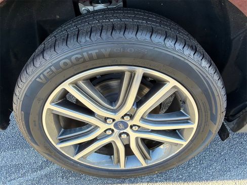 Used 2021 Ford Edge Titanium image 17