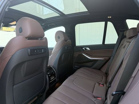 Used 2022 BMW X5 xDrive40i w/ M Sport Package image 31