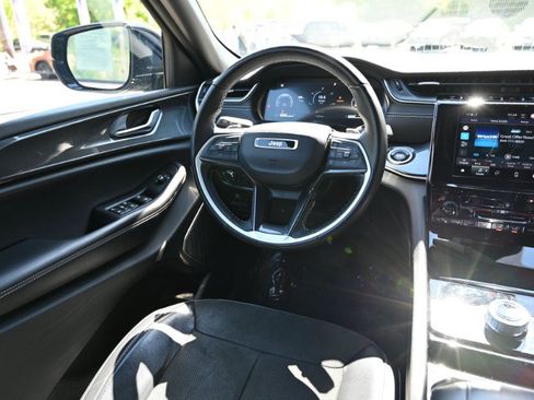 Used 2022 Jeep Grand Cherokee L Laredo AWD/4WD image 11