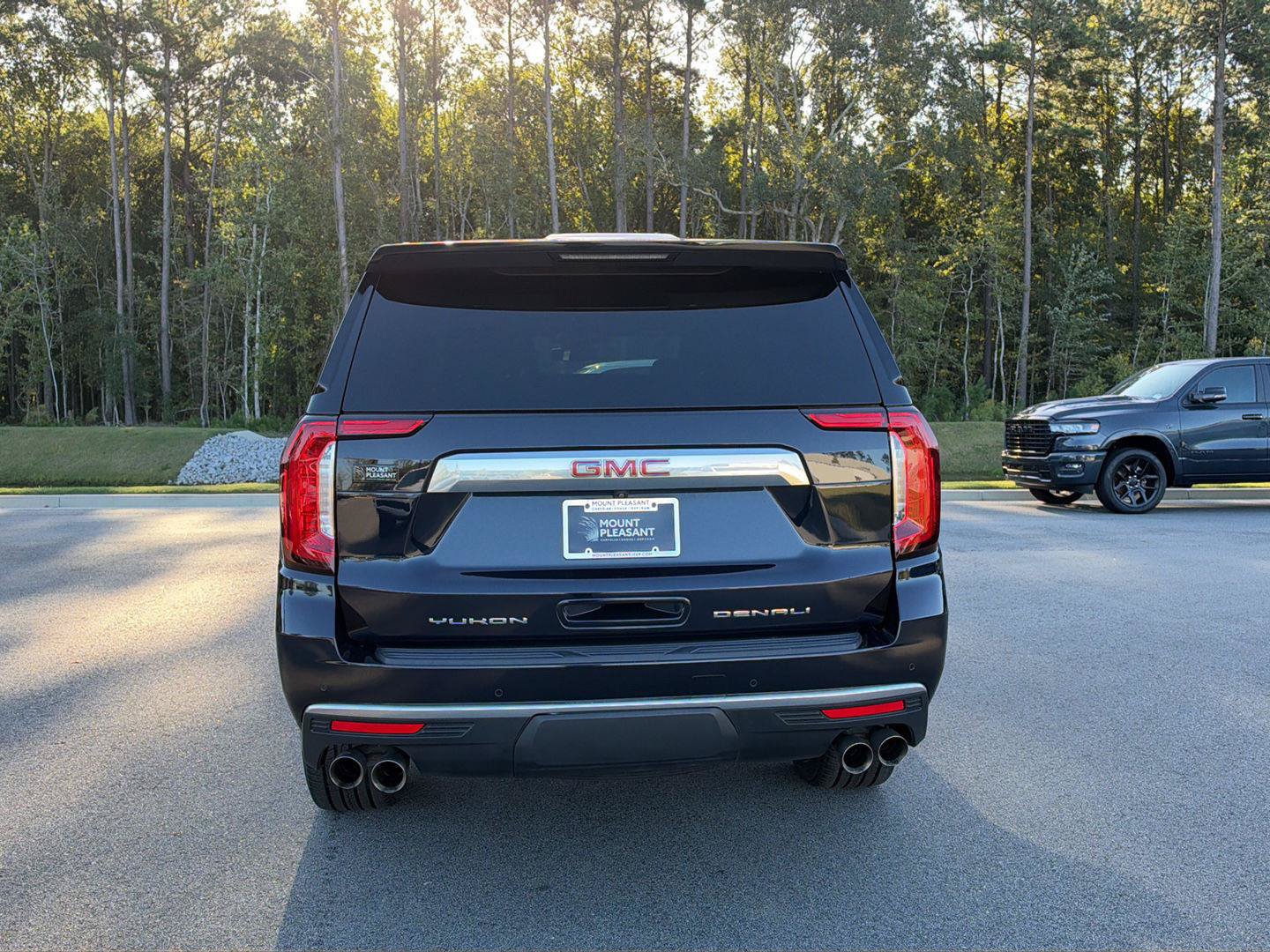 Used 2023 GMC Yukon Denali AWD/4WD image 7