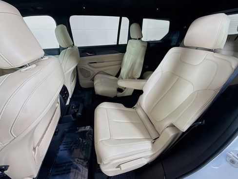 Used 2024 Jeep Grand Cherokee L Limited image 21