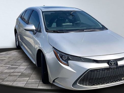 Used 2021 Toyota Corolla XLE image 2