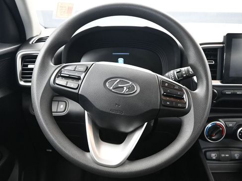 Certified 2025 Hyundai Venue SE image 22