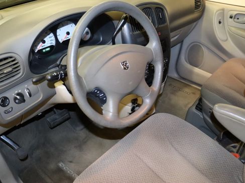 Used 2007 Dodge Caravan SXT w/ Popular Equipment Group I FWD image 12