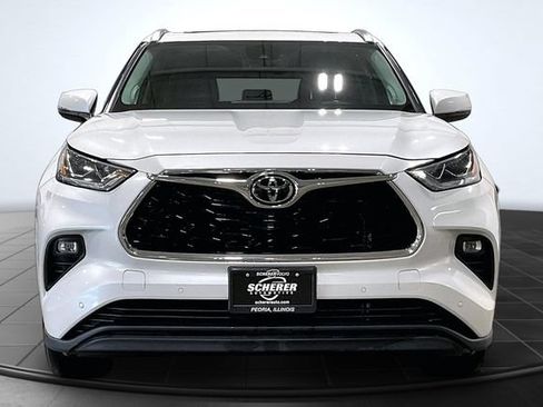 Used 2022 Toyota Highlander Limited AWD/4WD image 3