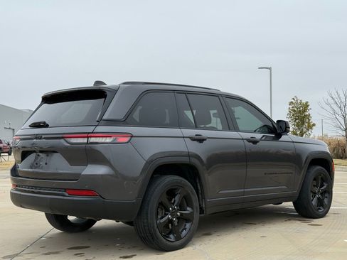 Used 2023 Jeep Grand Cherokee Altitude image 8