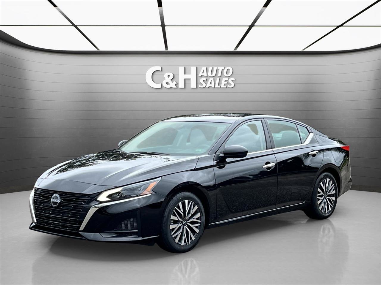 Used 2025 Nissan Altima 2.5 SV FWD image 1