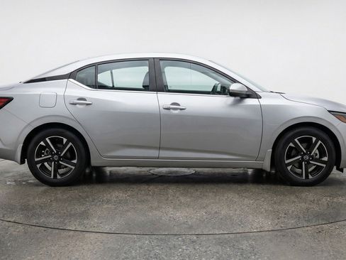 Used 2025 Nissan Sentra SV image 11