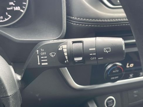 Used 2023 Nissan Rogue SV FWD image 23