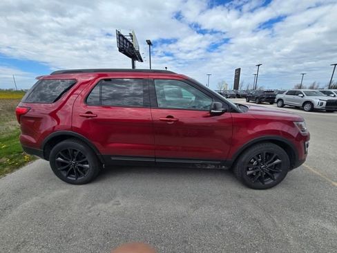 Used 2017 Ford Explorer XLT w/ Equipment Group 202A AWD/4WD image 3