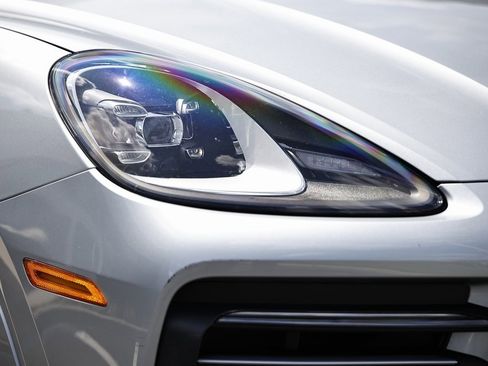 Used 2022 Porsche Cayenne Platinum Edition image 16