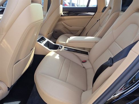 Used 2018 Porsche Panamera 4 image 17