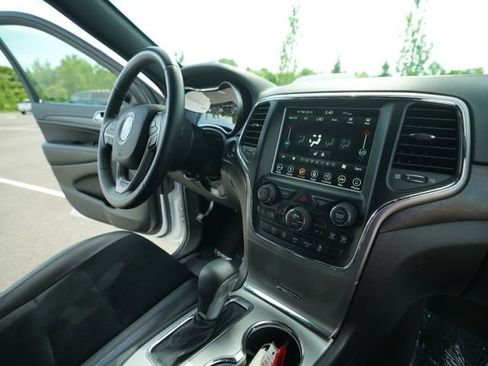 Used 2018 Jeep Grand Cherokee Altitude RWD image 32