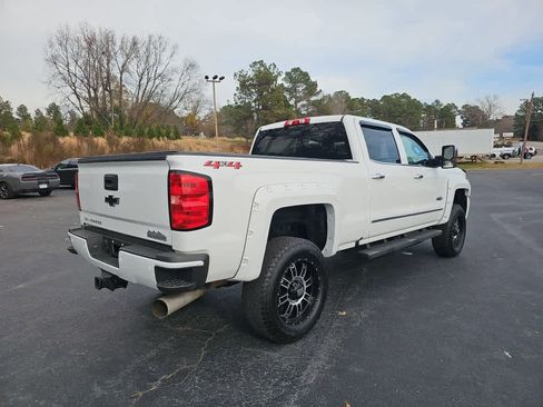 Used 2019 Chevrolet Silverado 2500 High Country w/ Duramax Plus Package image 3