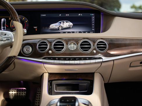 Used 2019 Mercedes-Benz S 560 Sedan w/ AMG Line Exterior image 36