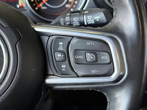 Used 2021 Jeep Wrangler Unlimited Sahara AWD/4WD image 31