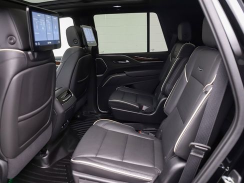 Used 2021 Cadillac Escalade Premium Luxury AWD/4WD image 23