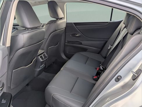 Used 2025 Lexus ES 350 w/ Premium Package FWD image 11