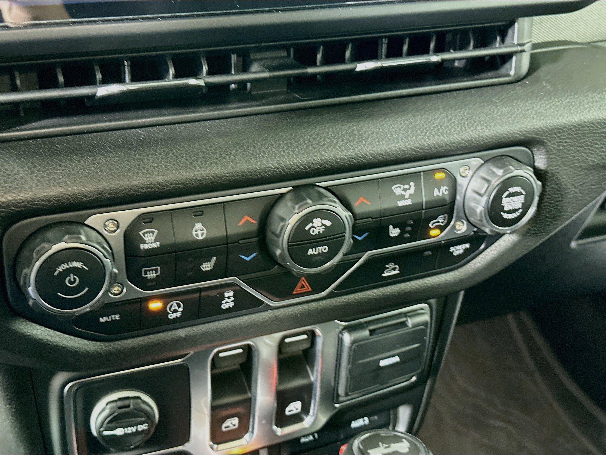Used 2025 Jeep Wrangler Sport AWD/4WD image 22