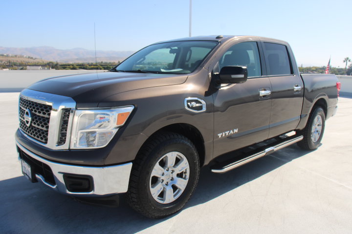 Used 2017 Nissan Titan SV RWD image 7
