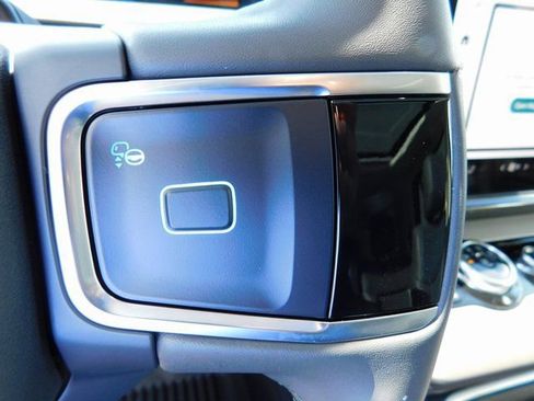 New 2025 Ford Expedition Active image 24