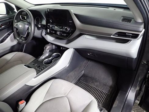 Used 2023 Toyota Highlander L FWD image 36