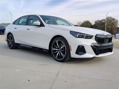 New 2026 BMW 530i w/ M Sport Package RWD image 5