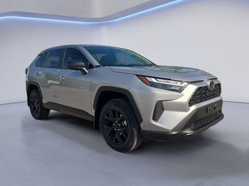 Used 2024 Toyota RAV4 LE FWD image 7