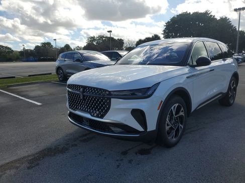 New 2026 Lincoln Nautilus Premier image 2