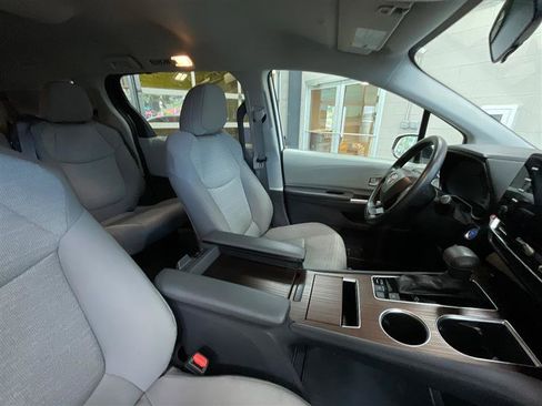 Used 2023 Toyota Sienna LE AWD/4WD image 25
