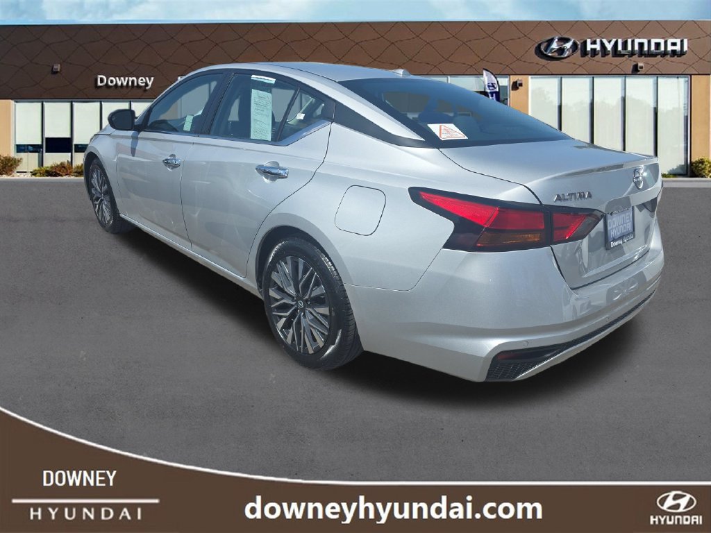 Used 2024 Nissan Altima 2.5 SV FWD image 3