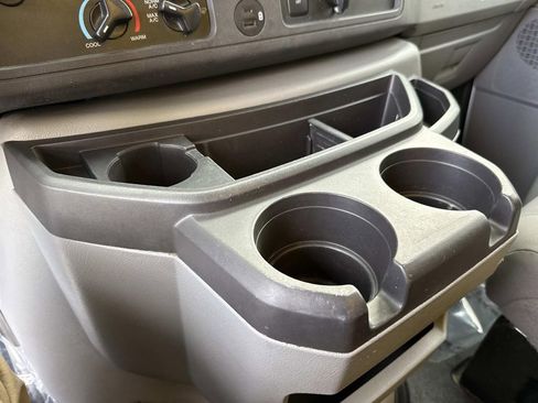 Used 2022 Ford E-350 and Econoline 350 Super Duty image 33