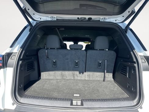 Used 2024 Chevrolet Traverse LT AWD/4WD image 19