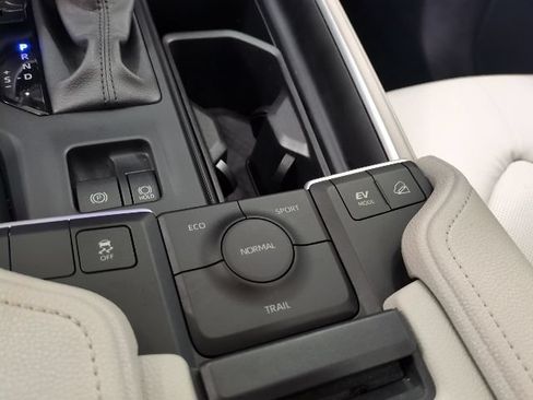 Used 2025 Toyota Grand Highlander AWD Hybrid image 12