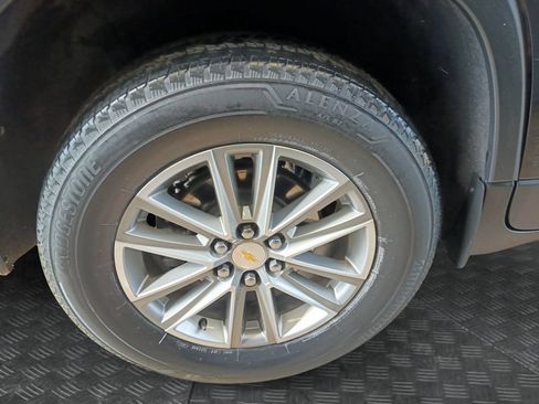 Used 2023 Chevrolet Traverse LT FWD image 23
