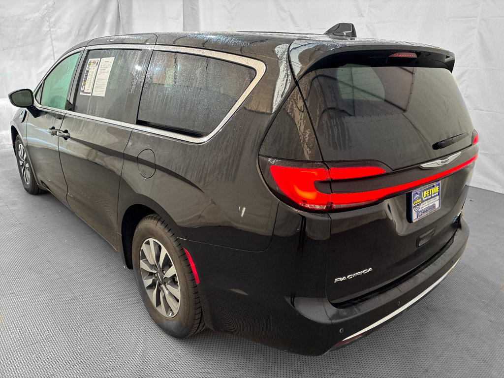 Used 2024 Chrysler Pacifica Limited FWD image 5