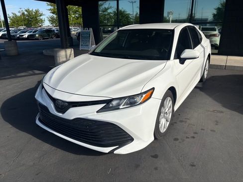 Used 2019 Toyota Camry FWD image 1