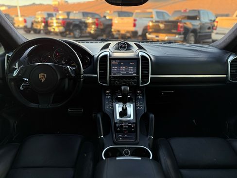 Used 2014 Porsche Cayenne Turbo image 16