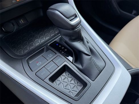 Used 2025 Toyota RAV4 XLE Premium image 19