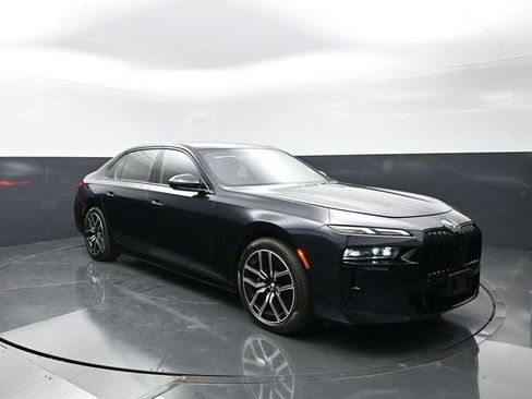 Used 2023 BMW 760i xDrive AWD/4WD image 1