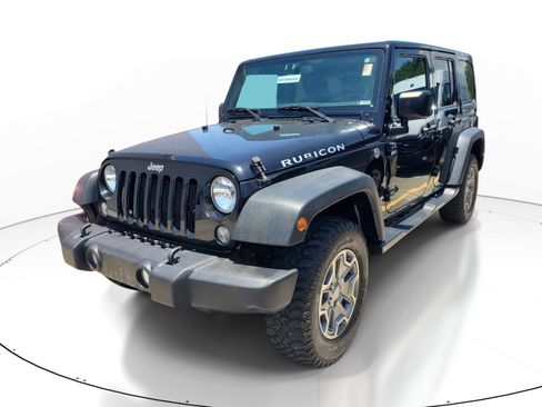 Used 2015 Jeep Wrangler Unlimited Rubicon w/ Connectivity Group AWD/4WD image 3