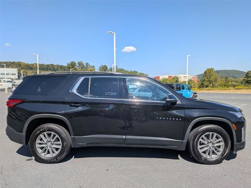 Used 2022 Chevrolet Traverse LT FWD image 4