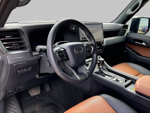 Used 2024 Lexus GX 550 w/ Accessory Package (2T) AWD/4WD image 18