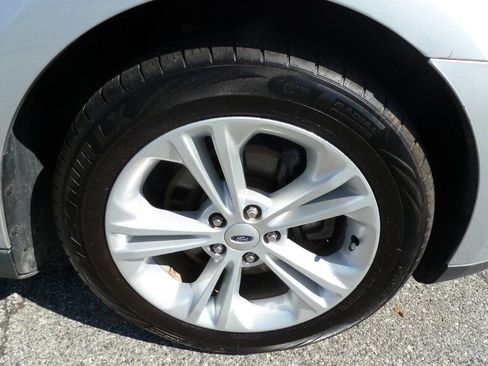 Used 2017 Ford Taurus SEL FWD image 34