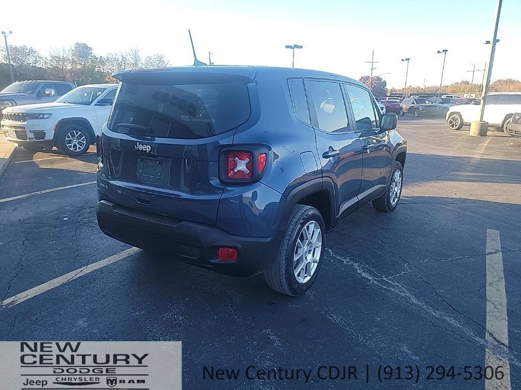 Used 2023 Jeep Renegade Latitude AWD/4WD image 4