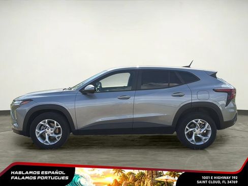Used 2024 Chevrolet Trax LS w/ LS Convenience Package FWD image 3