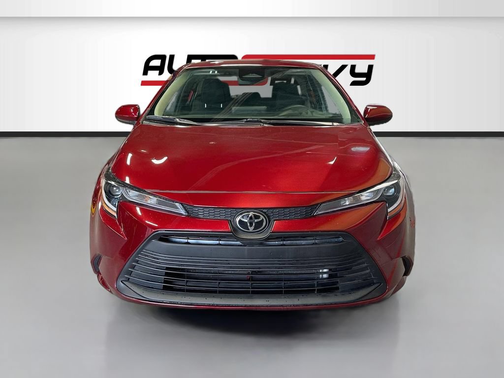 Used 2025 Toyota Corolla LE FWD image 2
